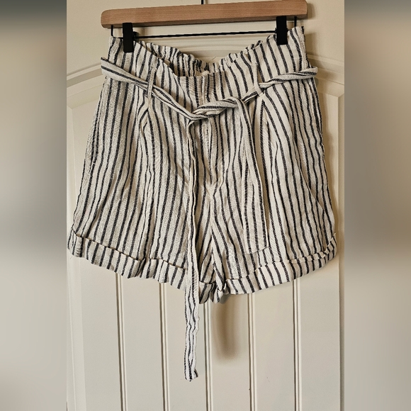 Thread & Supply Pants - Thread & Supply Striped Paperbag Waist Shorts, Size M